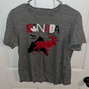 Grey adult small Canada with moose graphic tee in great condition